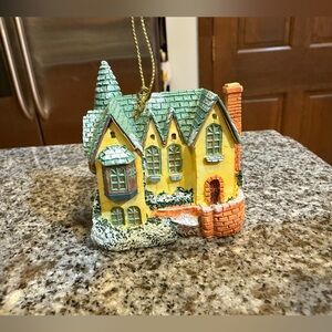 Charming Yellow and Green Holiday House Ornament Victorian Christmas house new